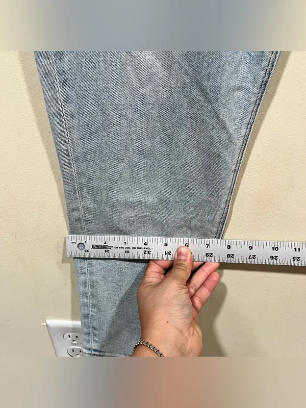 NWT American Eagle Stretch Mom Jean size 10 Long light wash 30W - Image 6