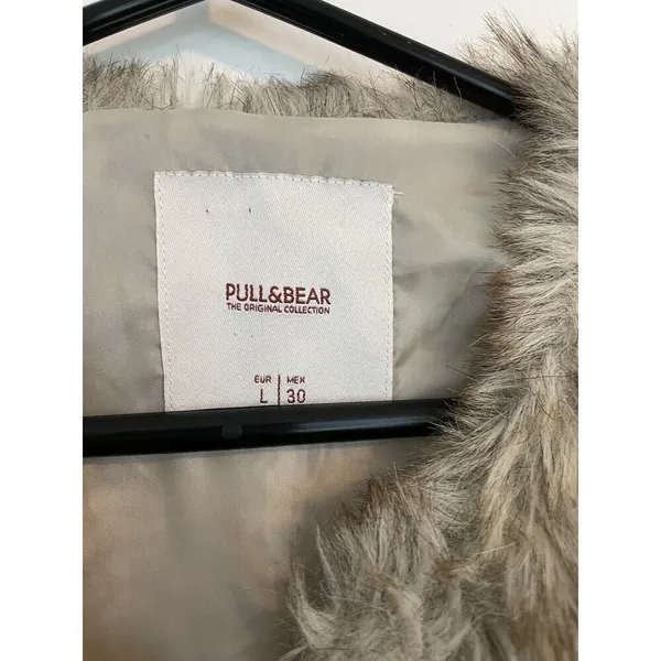 Pull And‎ Bear Faux Fur Vest Women’s Size L - Neutral Mobwife Statement Piece - Image 3