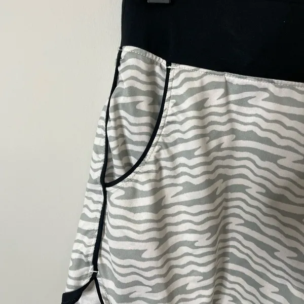 Nike Dri Fit Black Gray Athletic Shorts Swoosh Logo Women’s Large Excellent Cond - Image 3