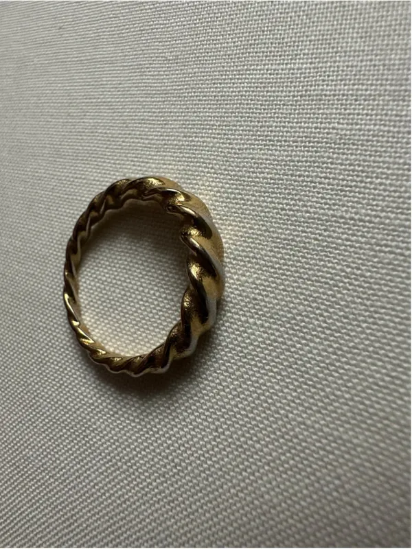 Hey Harper Dove Gold Tone Twisted Band Ring - Size 6 - Image 5