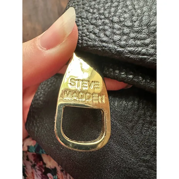 Steve Madden Rose Foldover Magnetic Zip Up Clutch Purse Black Faux Leather EUC . - Image 5