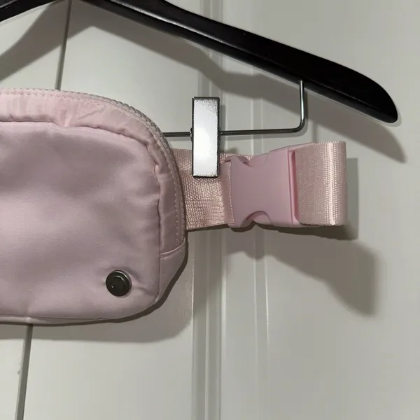 Yogalicious Soft Adjustable Lightweight Belt Bag OS - Image 3