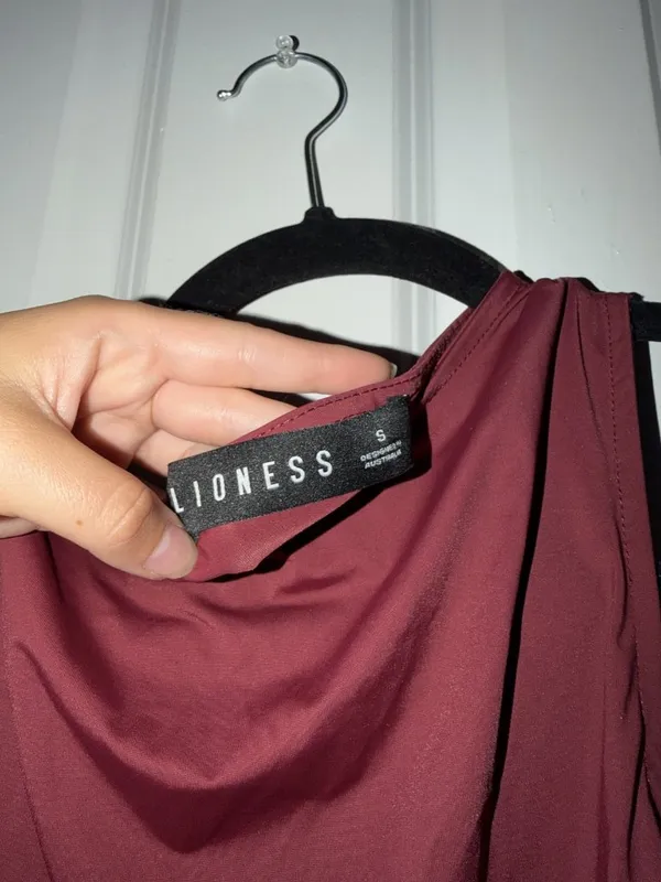Lioness Rendezvous Burgundy Ruched Sleeveless Top - Image 4