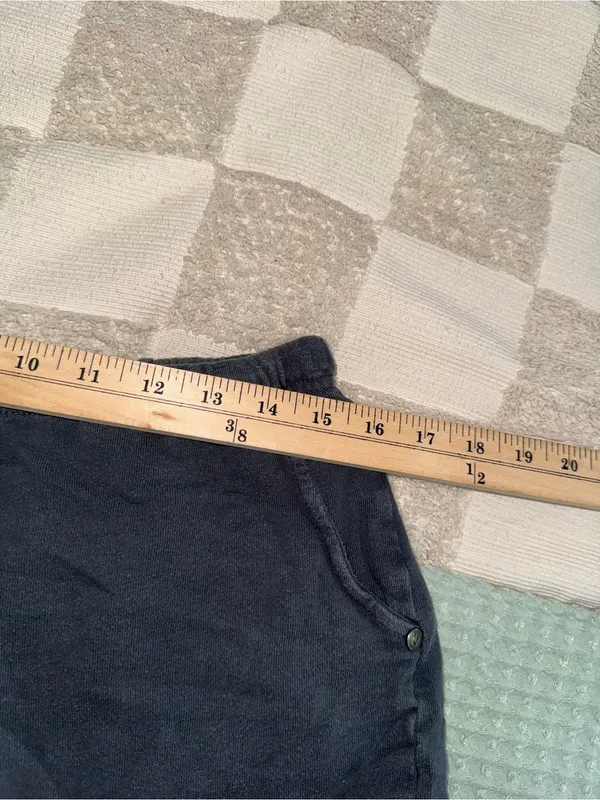 Vuori Women's‎ Drawstring Athletic Shorts size L - Image 2