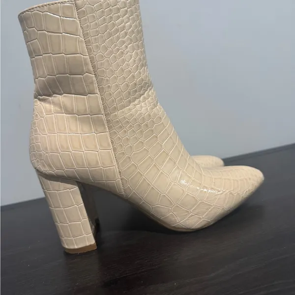 Cowboy TOP Moda Textured Cream Ankle Booties - Image 7