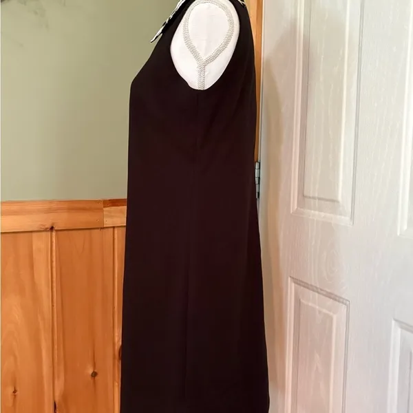 White House black market black dress with detachable accent size 8 - Image 4