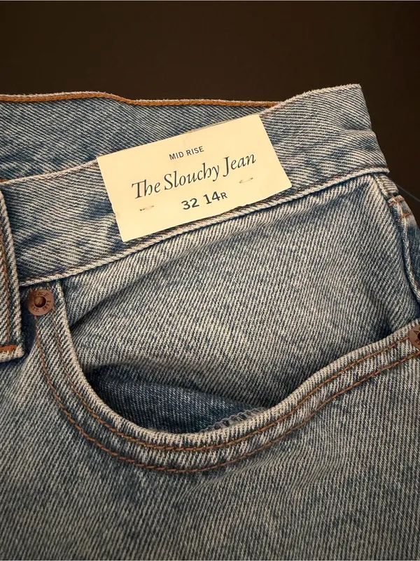 Abercrombie & Fitch Light Wash Mid Rise Slouchy Jean NWT Size 14 - Image 4