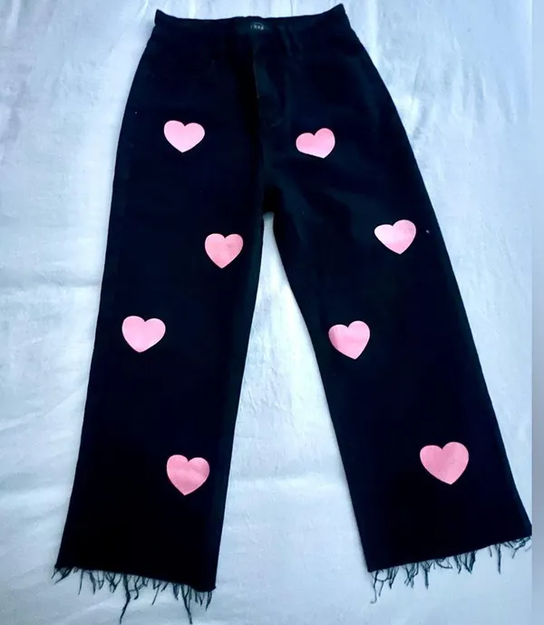 Cider wide leg crop black jeans with pink hearts - Size Small - Image 3