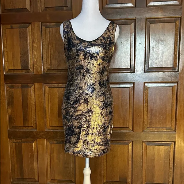 Soprano Sleeveless Metallic Gold Festive Party Mini Dress Size Small Fitted HOCO - Image 2