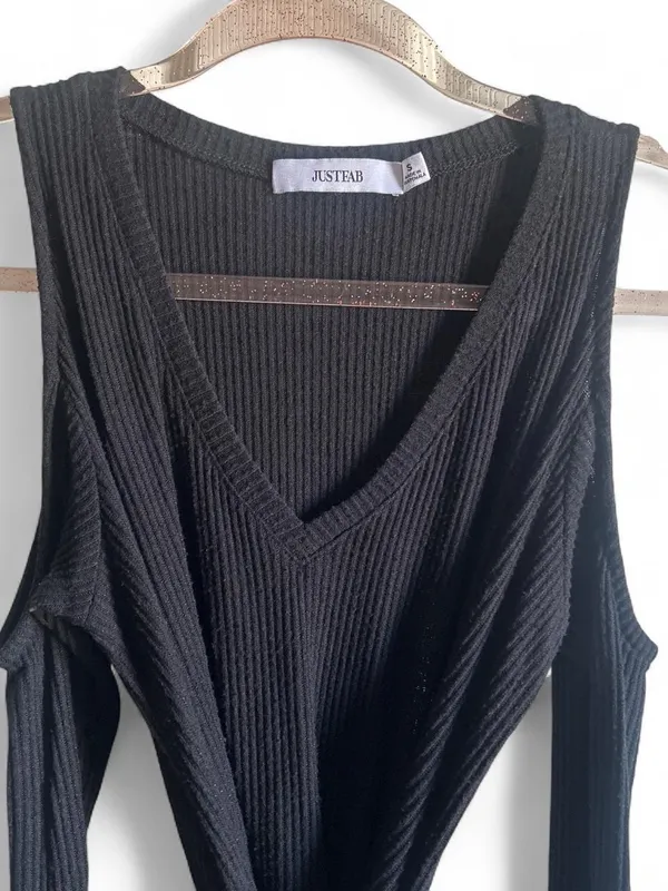 JustFab Black Ribbed Cold-Shoulder V-Neck Tie-Front Top - Image 2