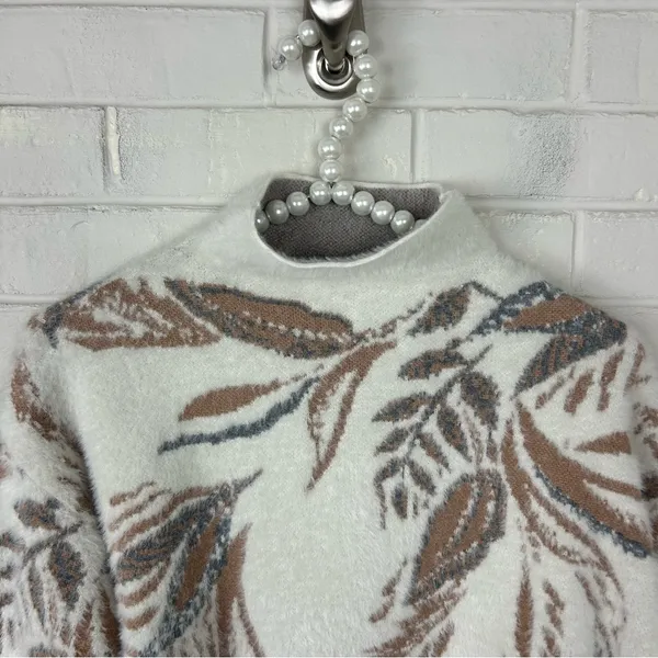 NWT Tahari Fuzzy Knit Patterned Sweater Size XS - Image 4