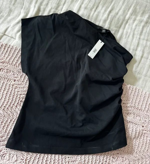 Banana Republic Black One Shoulder Top - Image 4