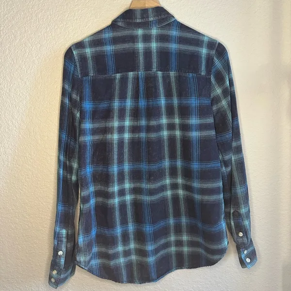 💙Mossimo Supply Co. Blue and Black Plaid Botton Down Shirt - Image 3