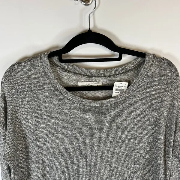 Abercrombie‎ & Fitch Womens Medium Silver Metallic Knit Pleated Hem Top NWT - Image 2