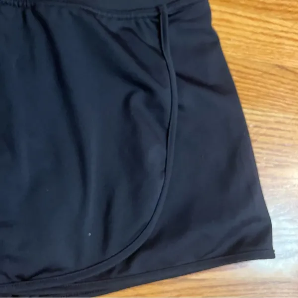 New Balance Black Tennis Skirt Built In Shorts - Image 3