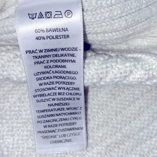 Akini knit sweater size medium - Image 6