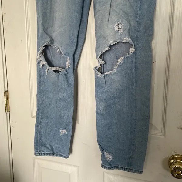 American Eagle Jeans Womens 4 Blue Mom Jean Distressed Light Wash - Image 3