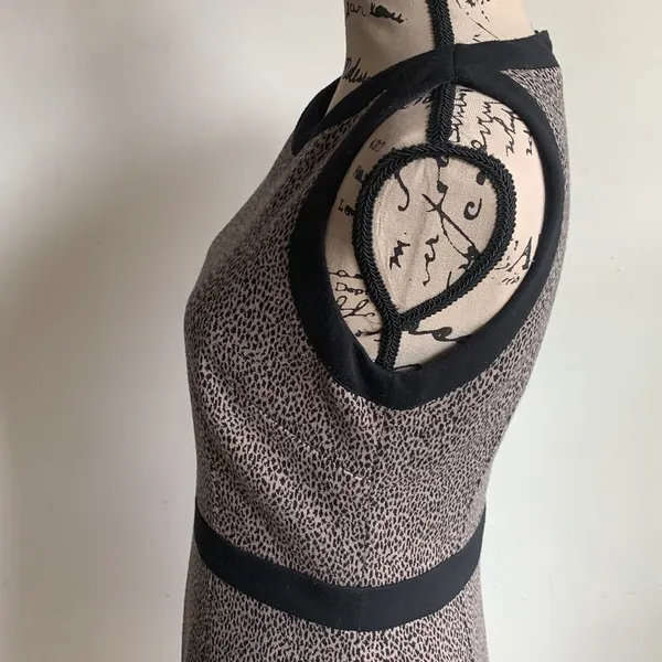 Tahari Sleeveless Leopard Sweater Dress - Image 6