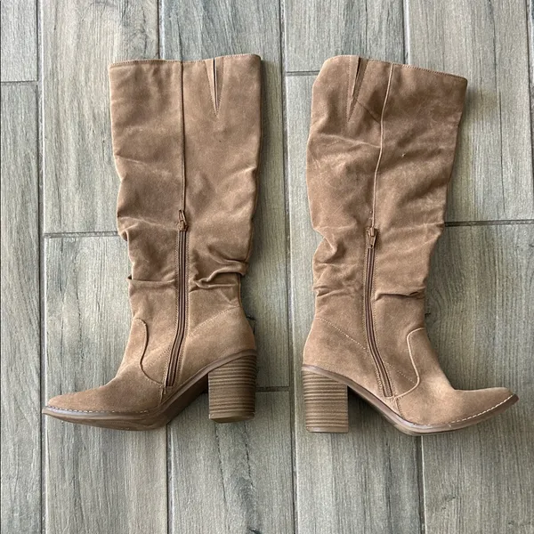 Universal Threads Tan Heeled Boots - Image 4