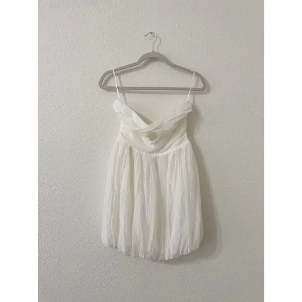Sur Belle White Strapless Twist Front Bubble Hem Mini Dress NWT Size 4 - Image 2