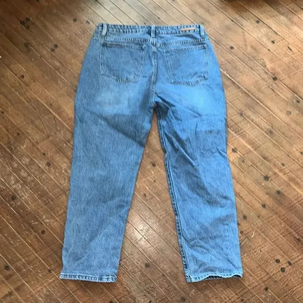 Soft Surroundings light wash 12 cropped mom jeans - Image 4
