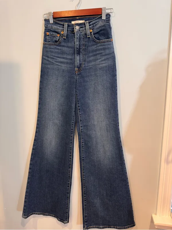 Levi’s Ribcage Bell 24x32 - Image 2