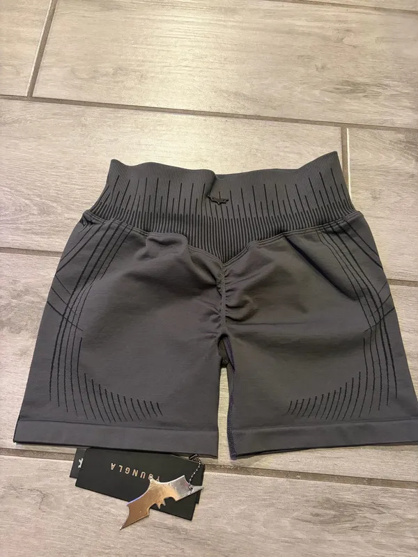 YoungLA Women’s Batman Seamless Shorts Size Medium Charcoal Grey NEW - Image 4