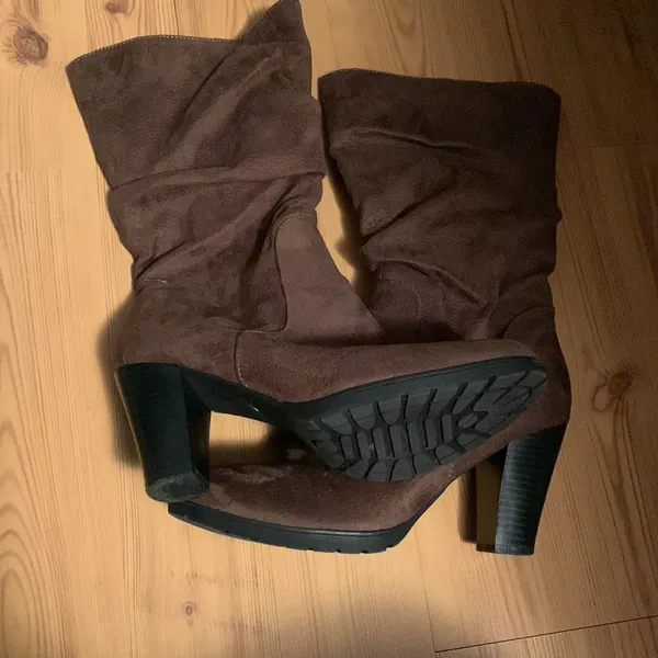 NEW Women WhiteMt brown boots SZ 11 - Image 3
