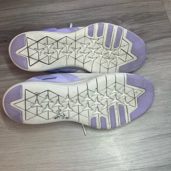 Nike‎ Light Gray and Lavender Athletic Shoes - Image 4