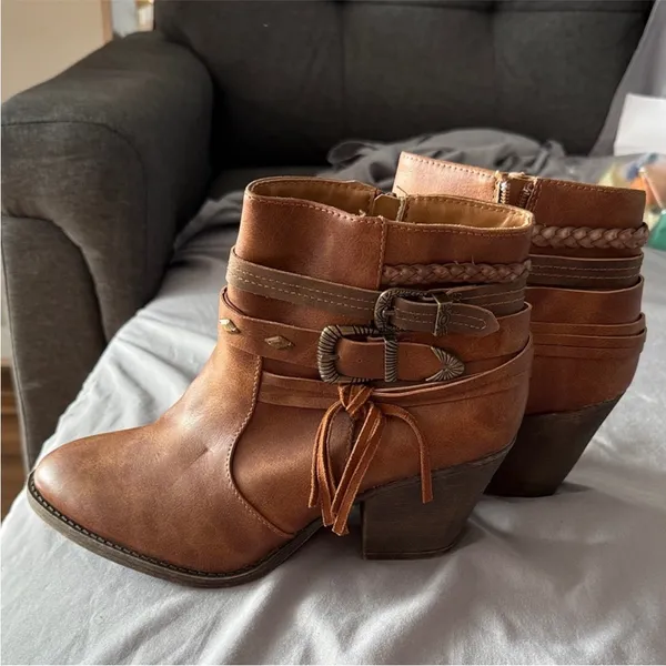 $80 NEW Jellypop Women's Jennifer Heeled Ankle Boots western 10 - Image 8