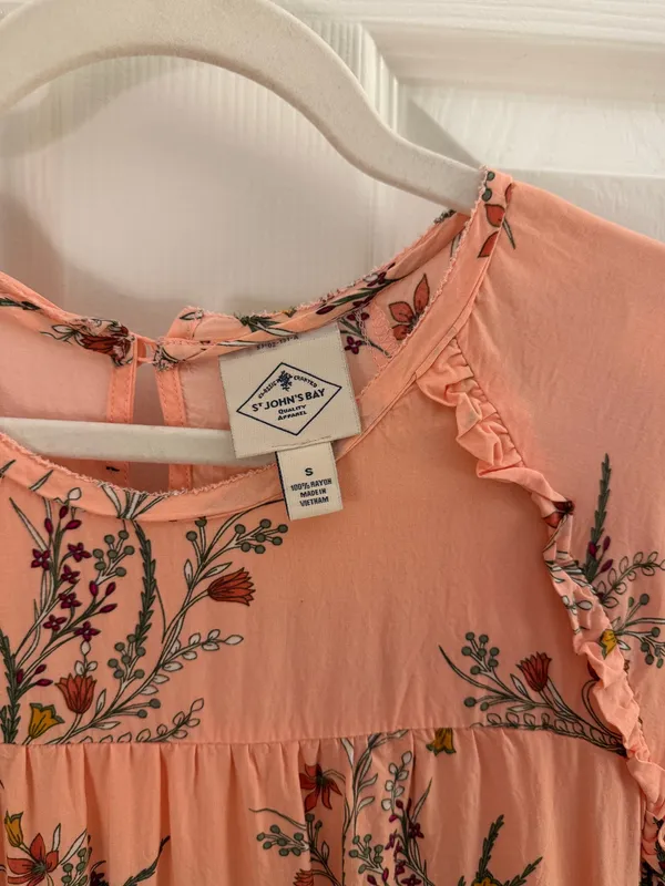 St. John's Bay Peach Floral Ruffle Short Sleeve Top Small - Image 3