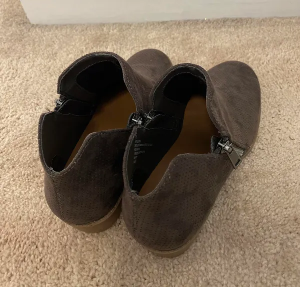 Ankle Boots (booties) Gray Size 6 - Image 3