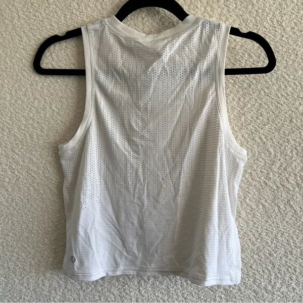 Lululemon Women’s Train‎ To Be Stripe White Tank Top Size 2 - Image 3
