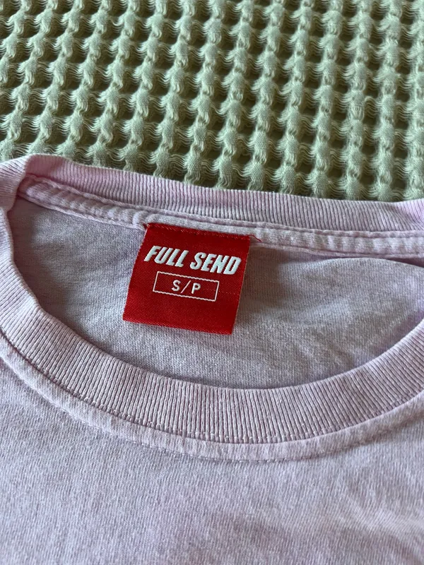 Full Send pink t-shirt with black 'FULL SEND' text graphic, size S #fullsend #graphic - Image 4
