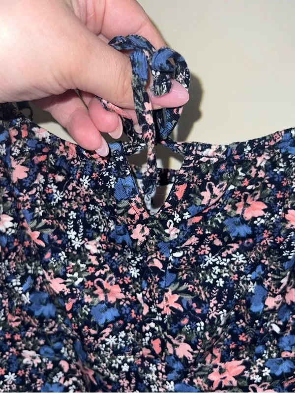Hollister‎ Floral Smocked Crop Cami Tie Front NWT Size L - Image 4