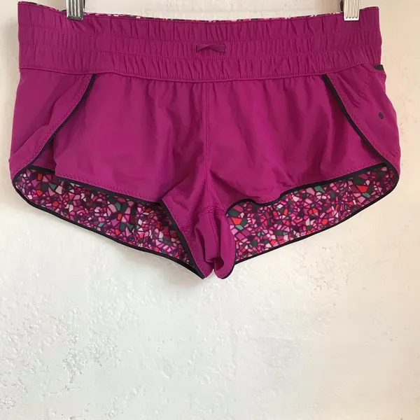 Lululemon 6 reversible shorts - Image 2