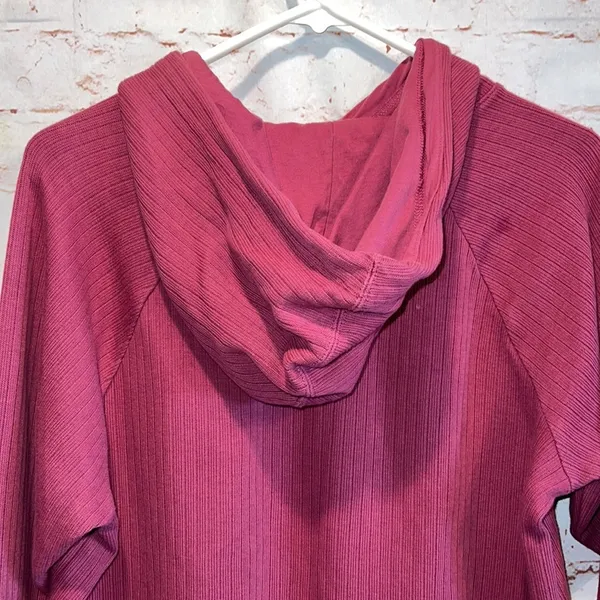Nike ribbed cropped hooded long sleeve shirt pullover Medium logo maroon - Image 5
