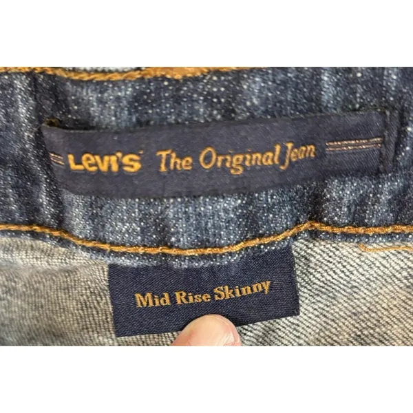 Levi’s Mid Rise Skinny Jeans Women's Size 8M Medium Wash Blue Great Condition‎ - Image 5