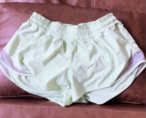Lululemon Shorts Hotty Hot 2.5" Low-Rise - Image 2