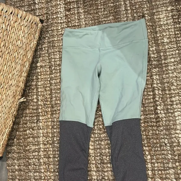 ALO Two Toned Grey Green Ribbed Workout Leggings Size Small - Image 3