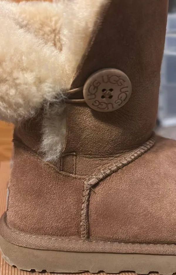 UGG Bailey Button - Image 4