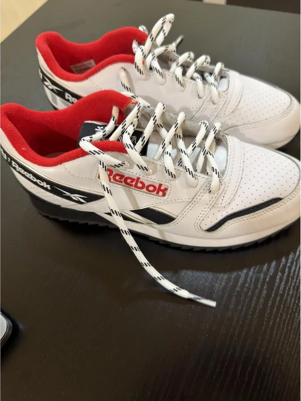 Size US 6 Women’s reebok classic white/red/black leather shoes (m12) - Image 2