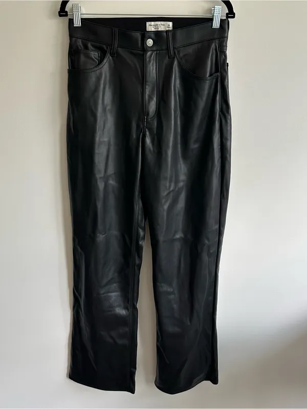 Abercrombie & Fitch Curve Love High Rise 90s Relaxed Vegan Leather Pants - Image 7