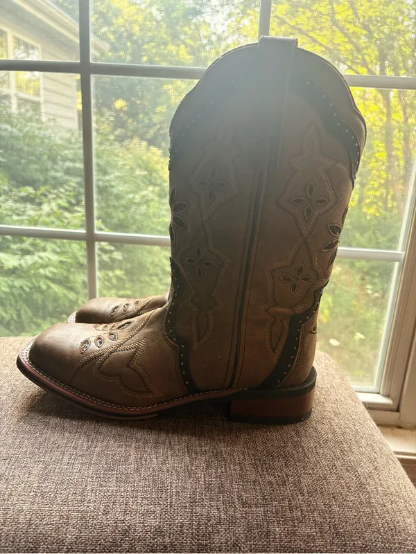 Laredo Tan and Brown Western Cowboy Boots with Embroidered Stitching - Image 4