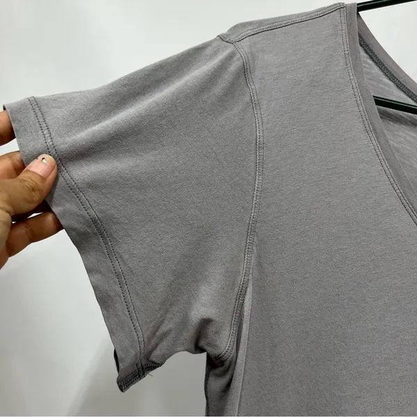 Lululemon size 6 Gray V-Neck Women's Top FLAWED - Image 4