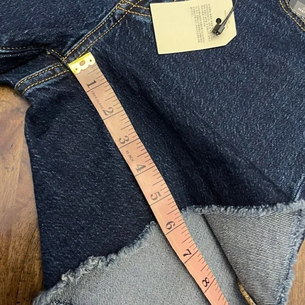 Levi's 501 Mid-Thigh Denim Shorts Size 25 - Image 9