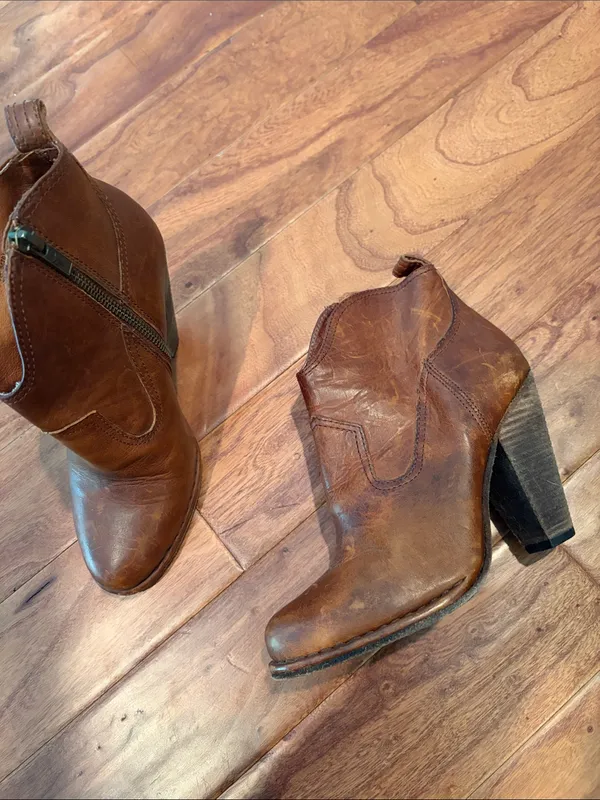 Frye Madeline Short Cognac Leather Western High Heel Ankle Boots Size 7M - Image 9