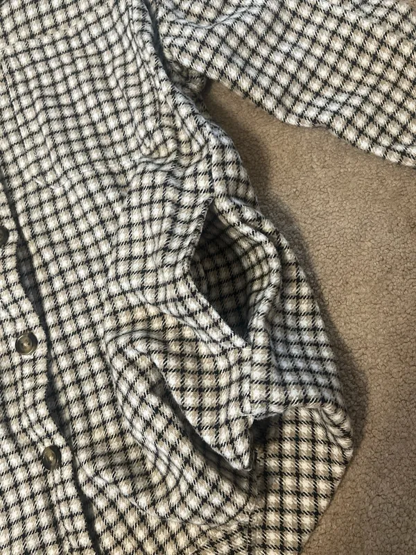Hollister Women’s Black, White and beige Plaid Button-Up Shirt - Image 3