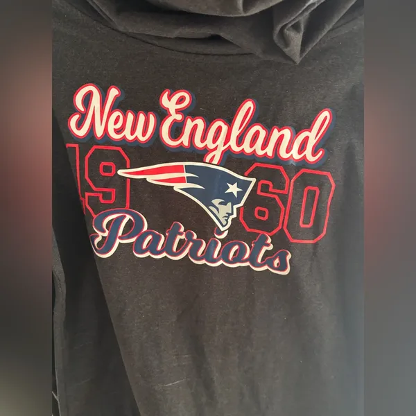 NFL Team Apparel New England Patriots Gray Shirt Size M - Image 2