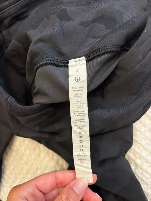 Lululemon Black Camo Leggings 28” with pockets  - Image 4